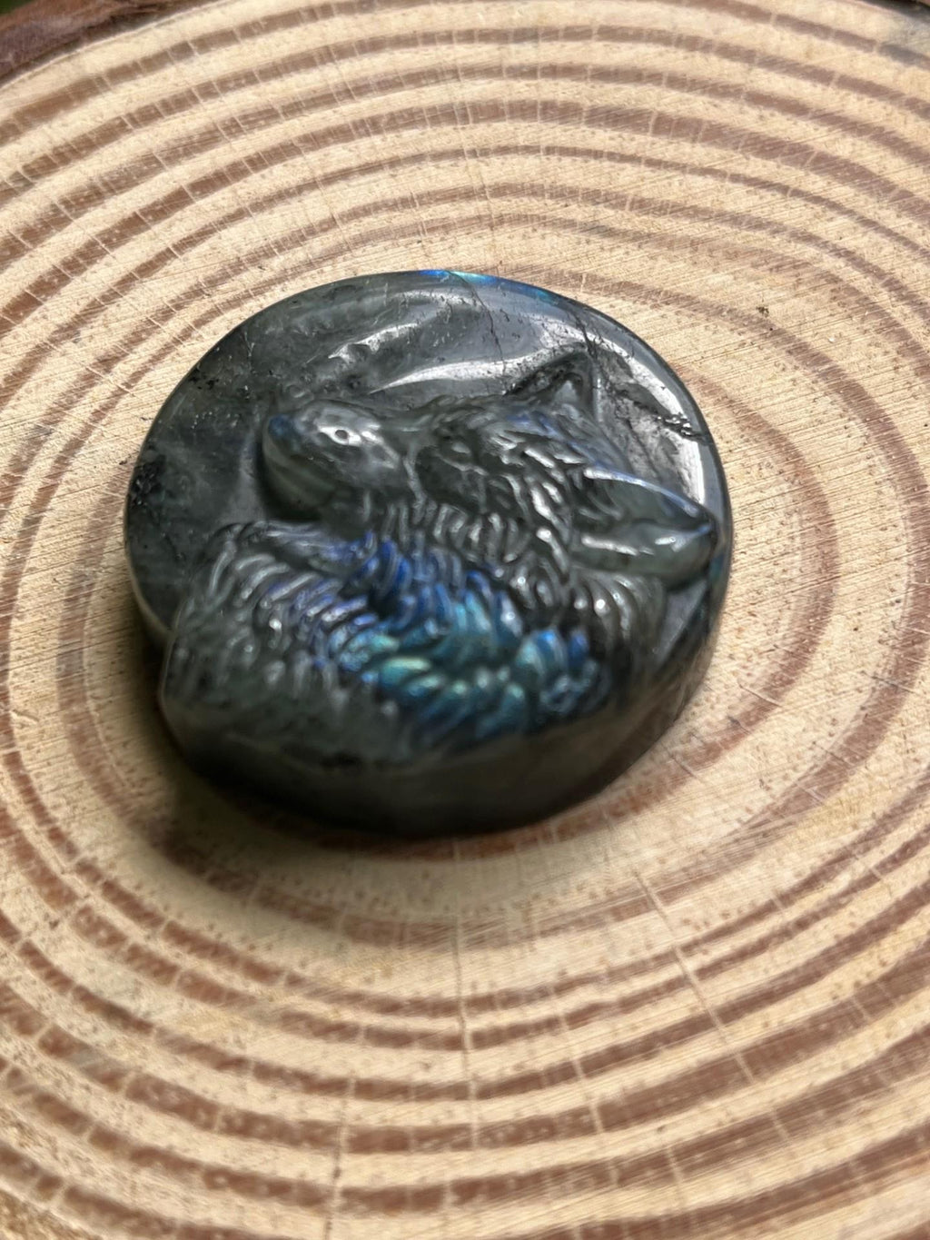Labradorite Wolf Palm Stone – Blue Flash, Magic & Spirit Totem