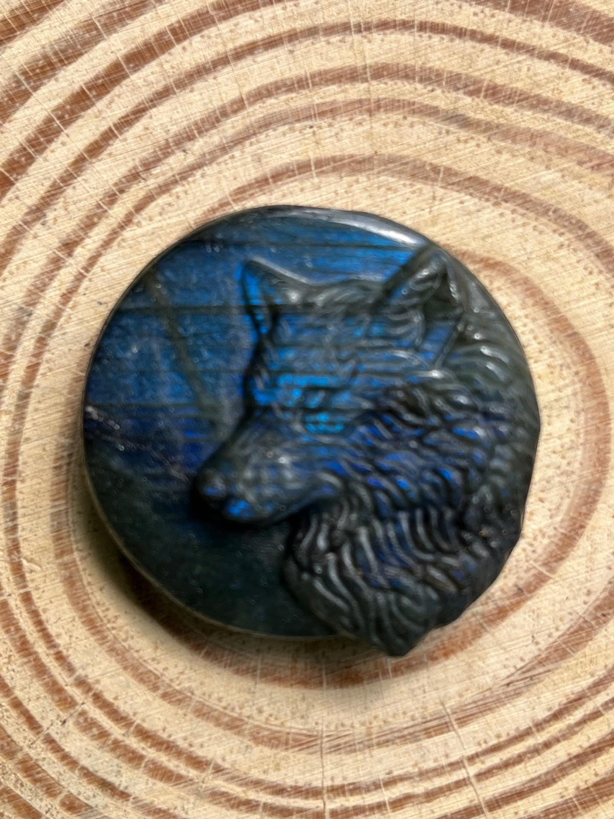 Labradorite Wolf Palm Stone – Blue Flash, Transformation & Spirit Totem