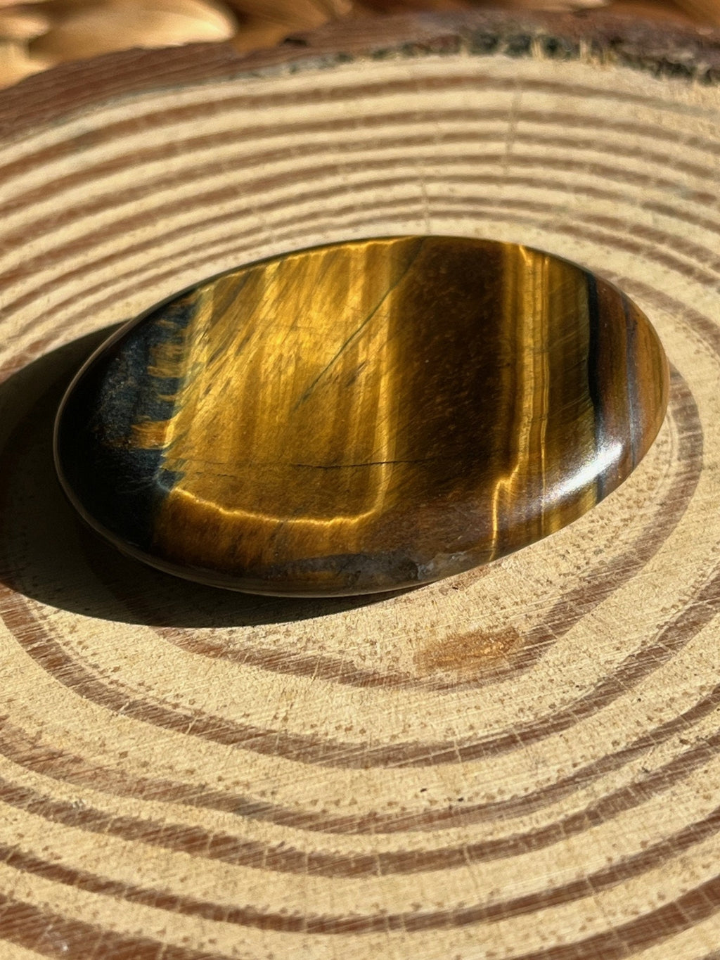 Tiger's Eye Worry Stone – Protection, Grounding & Clarity