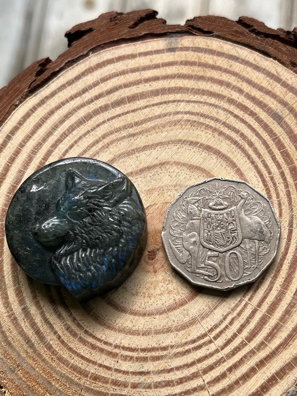 Labradorite Wolf Palm Stone – Blue Flash, Intuition & Hand-Carved Totem