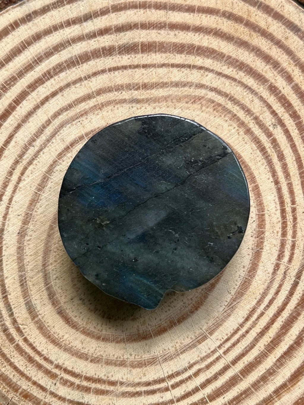 Labradorite Wolf Palm Stone – Blue Flash, Magic & Spirit Totem
