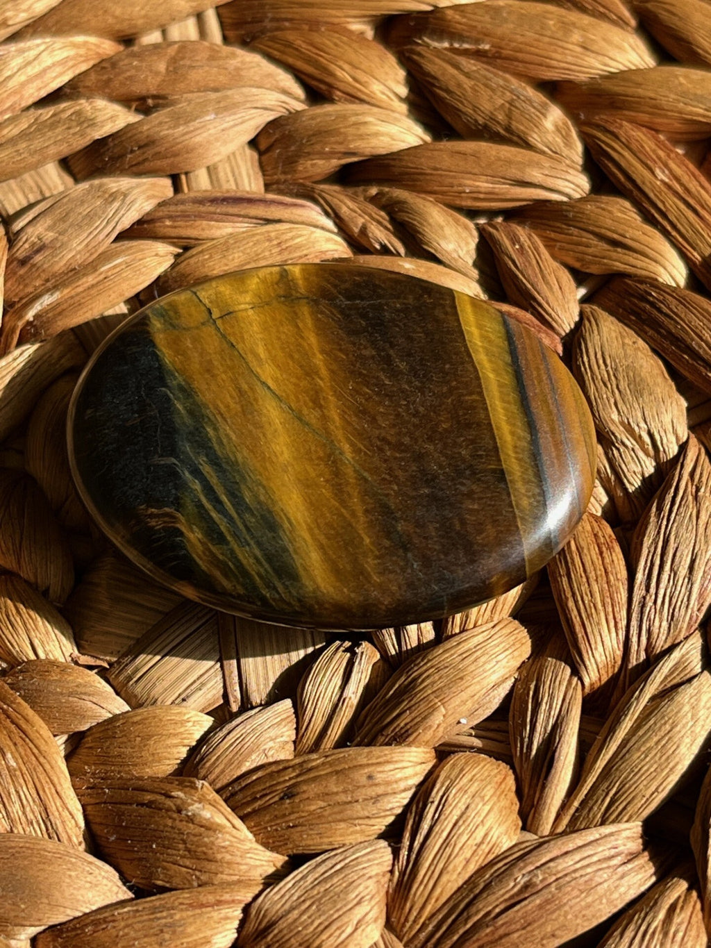 Tiger's Eye Worry Stone – Protection, Grounding & Clarity