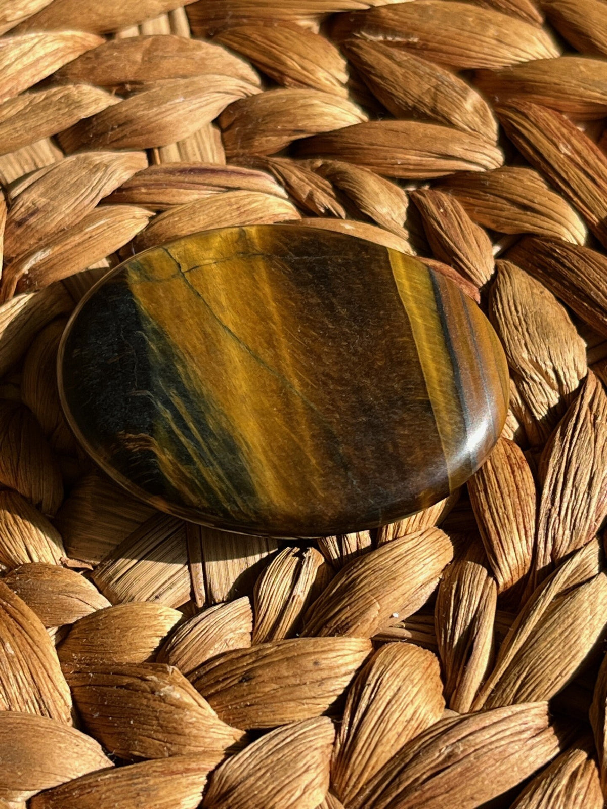 Tiger's Eye Worry Stone – Protection, Grounding & Clarity