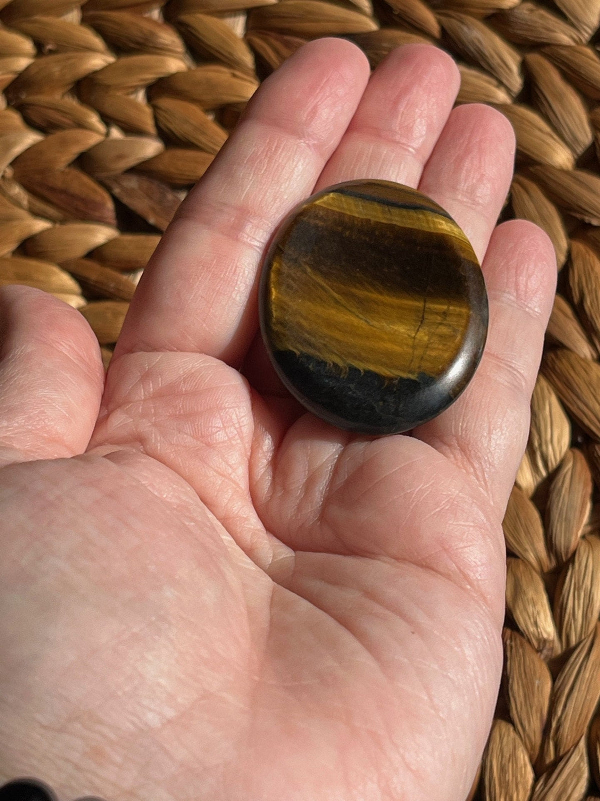 Tiger's Eye Worry Stone – Protection, Grounding & Clarity
