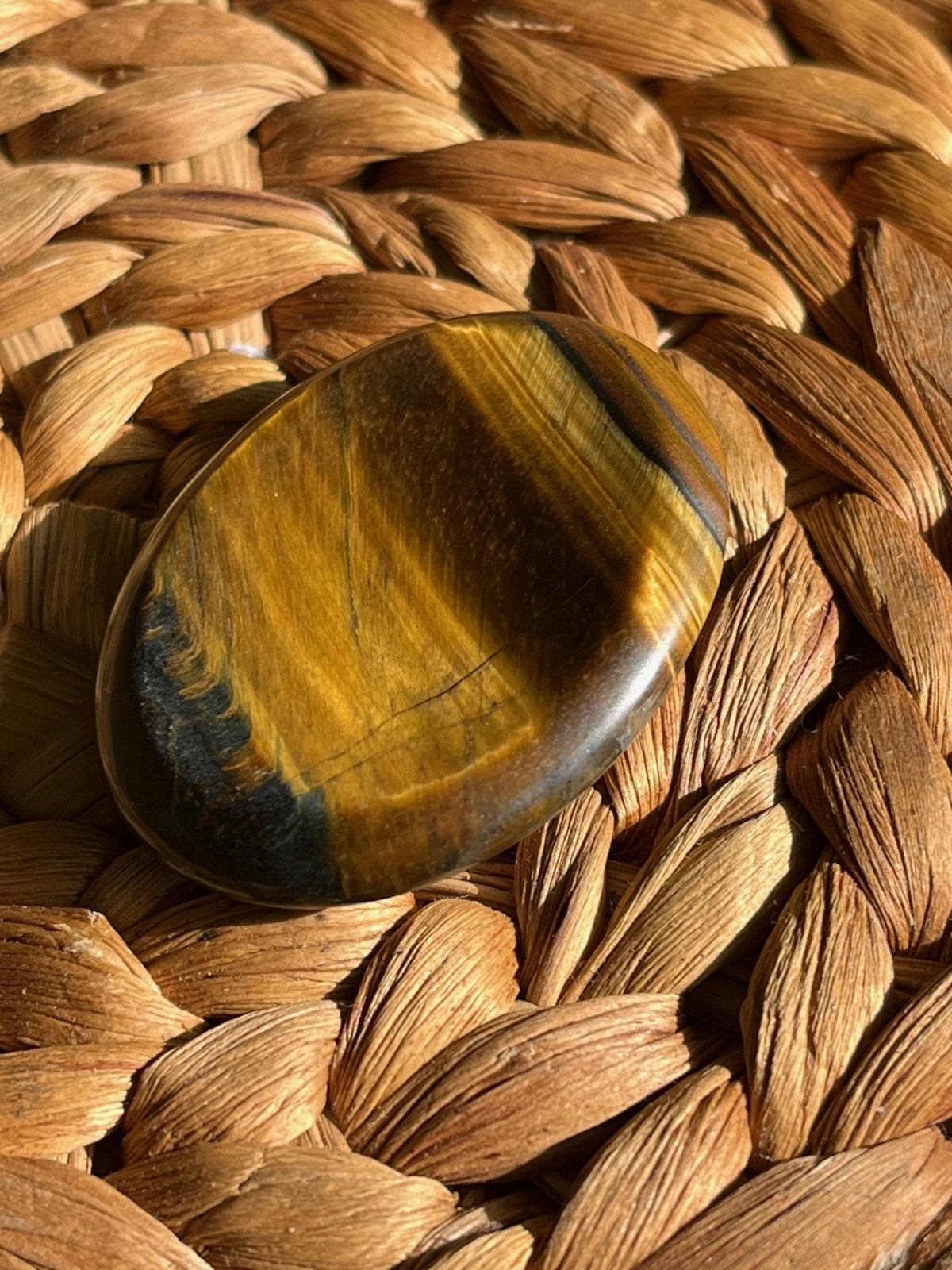 Tiger's Eye Worry Stone – Protection, Grounding & Clarity