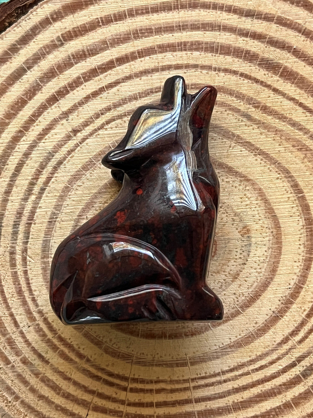 Hematite Wolf Figurine – Grounding, Strength & Spirit Totem
