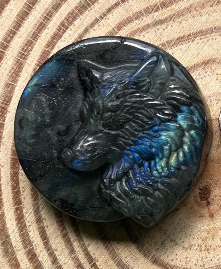 Labradorite Wolf Palm Stone – Blue Flash, Magic & Spirit Totem